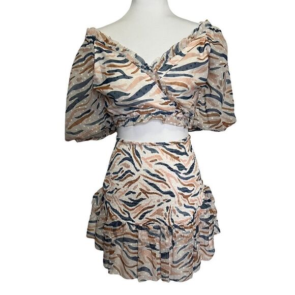 𝅺saylor Puff Sleeve Crop Top‎ and Ruffle Skirt Set Size Large - Picture 1 of 11